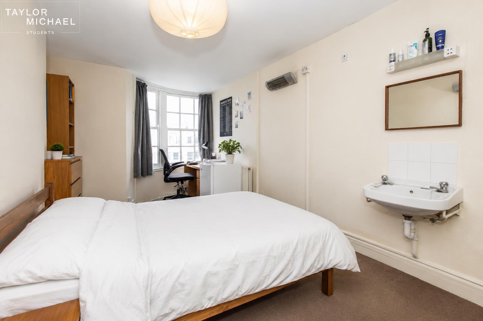 Room Bedford Square in Brighton
