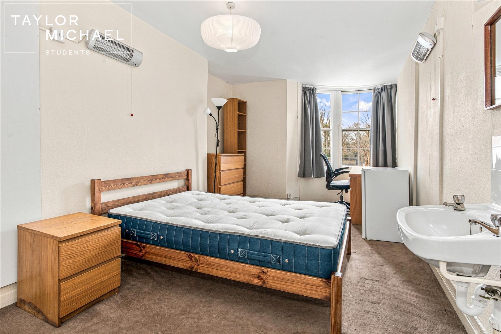 Room Bedford Square in Brighton
