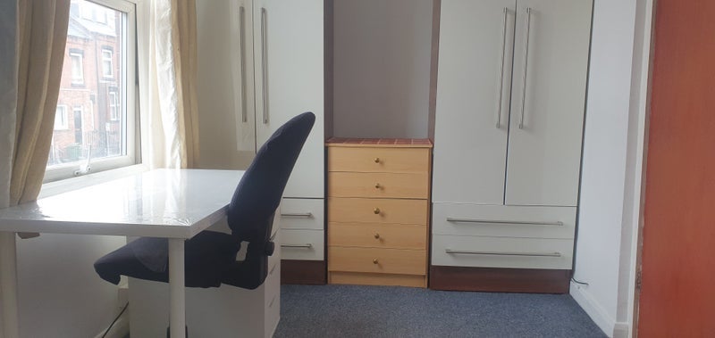 Room Bexley Avenue in Leeds
