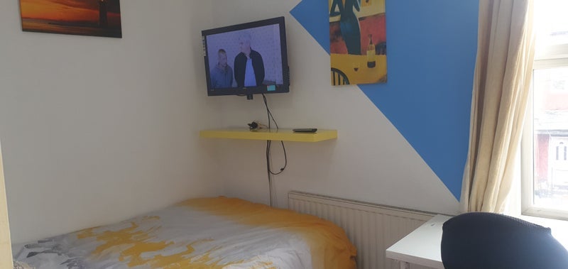 Room Bexley Avenue in Leeds