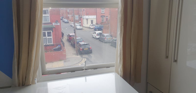 Room Bexley Avenue in Leeds