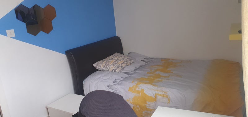 Room Bexley Avenue in Leeds