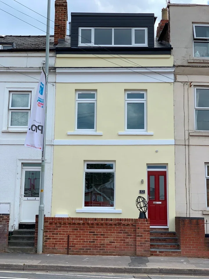 Room Kingsholm Road in Gloucester