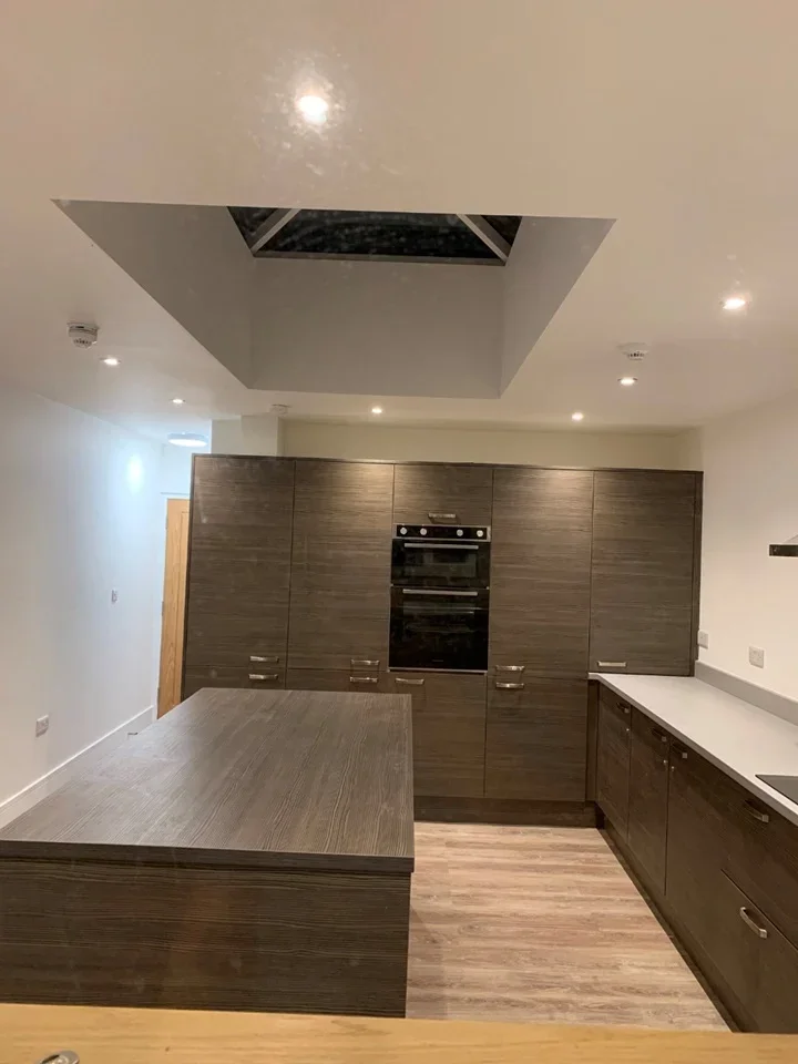 Room Kingsholm Road in Gloucester