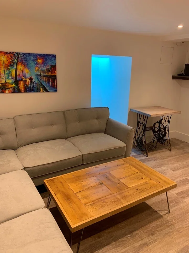 Room Kingsholm Road in Gloucester
