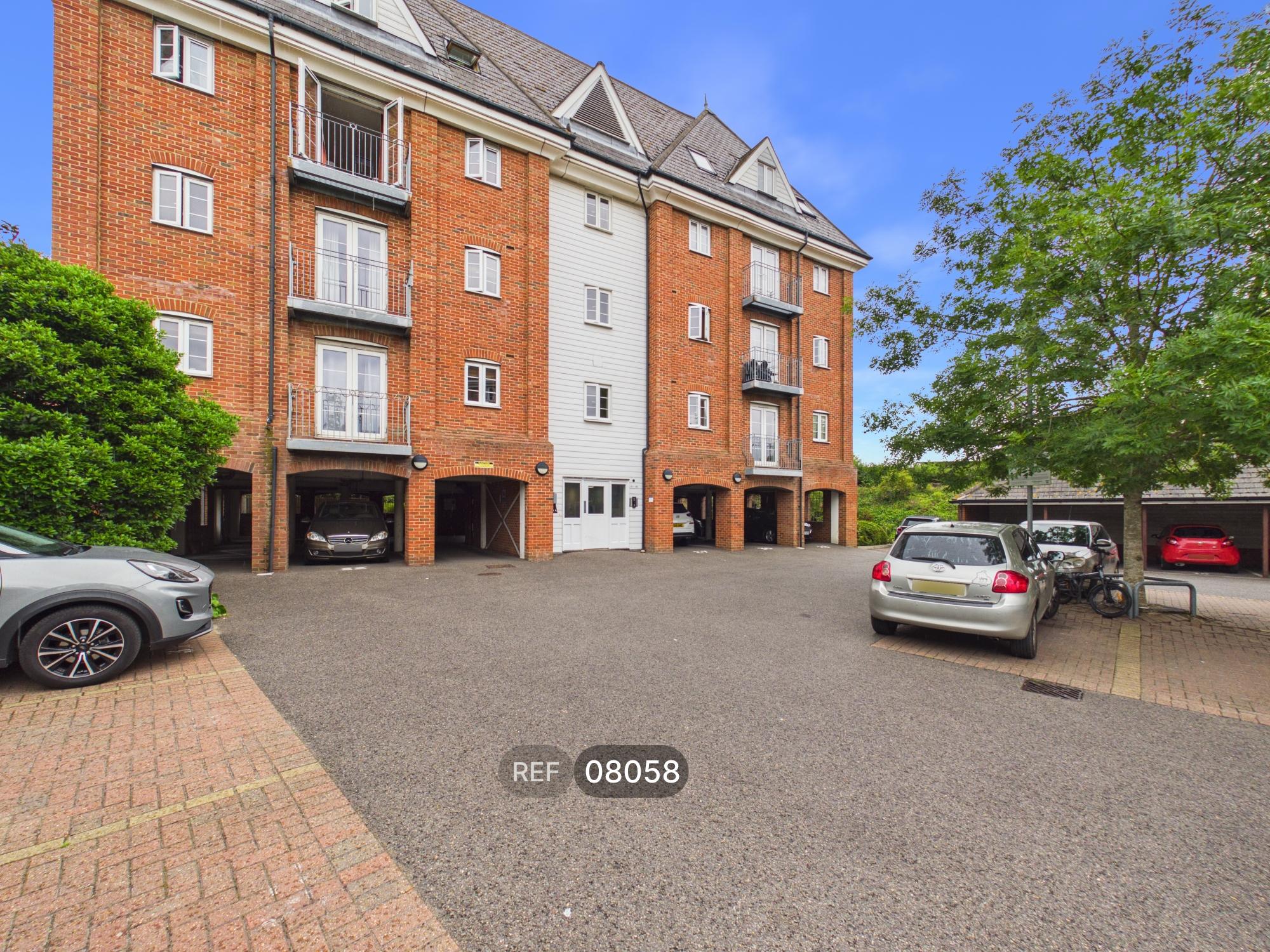 Flat Eastern Approach in Colchester