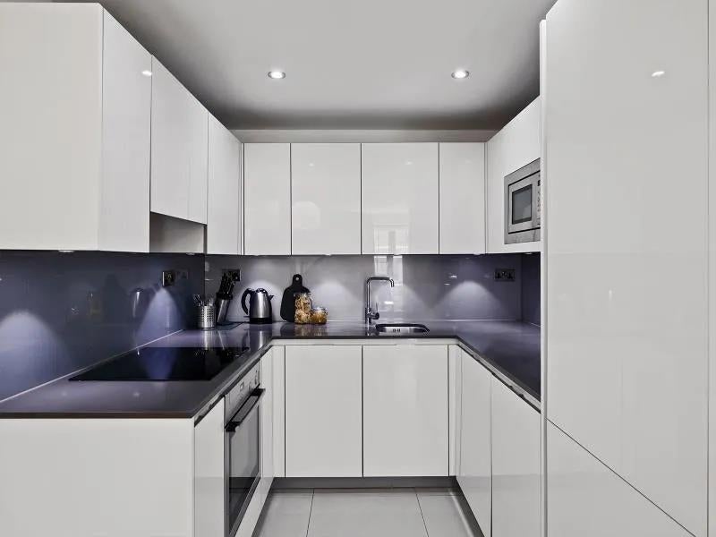 Flat North Tenter Street in Greater London