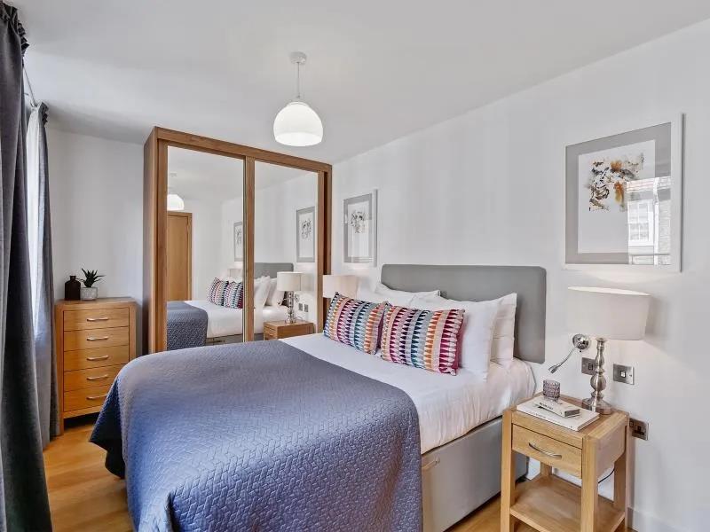 Flat North Tenter Street in Greater London