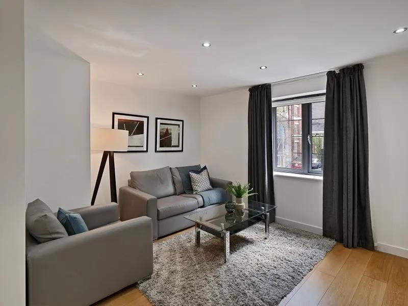 Flat North Tenter Street in Greater London