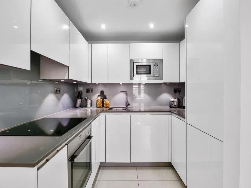 Flat North Tenter Street in Greater London