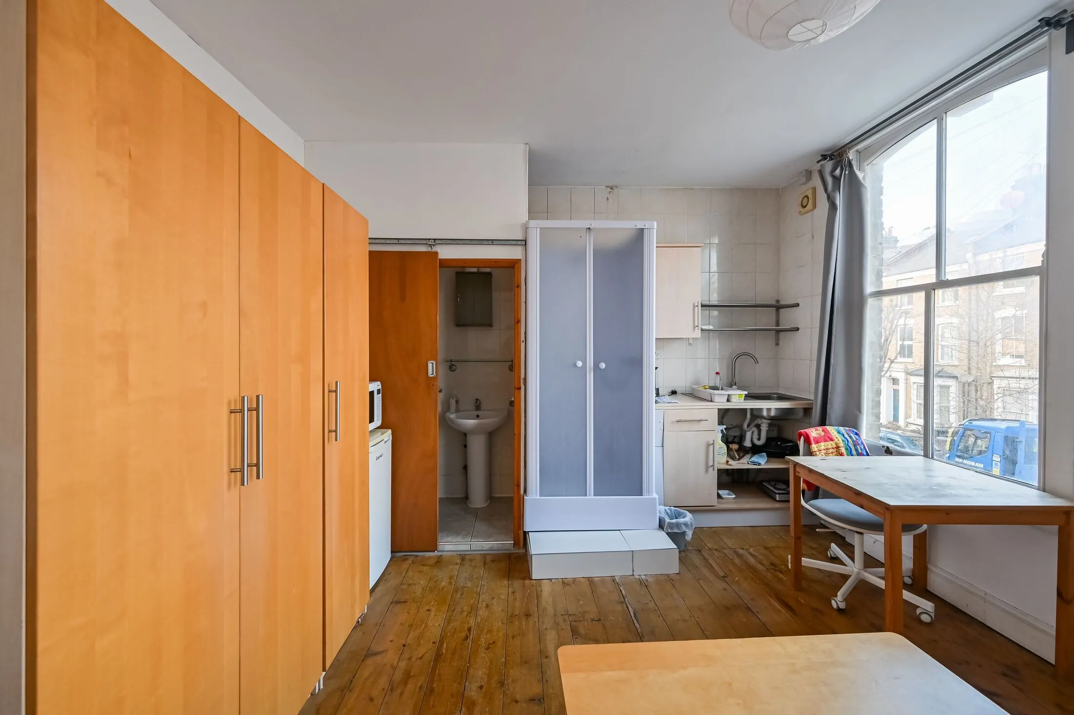 Flat Drayton Park in Greater London