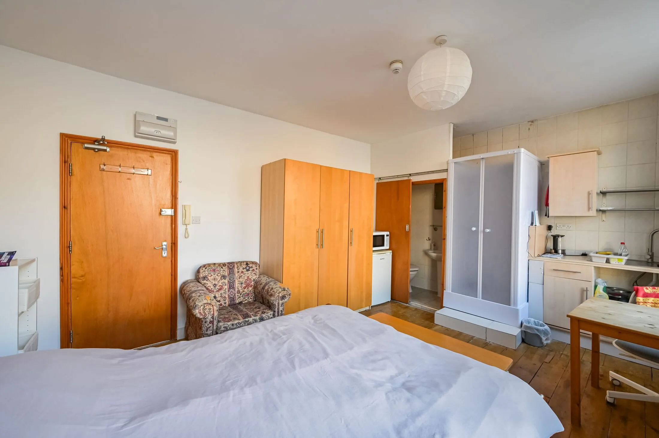 Flat Drayton Park in Greater London