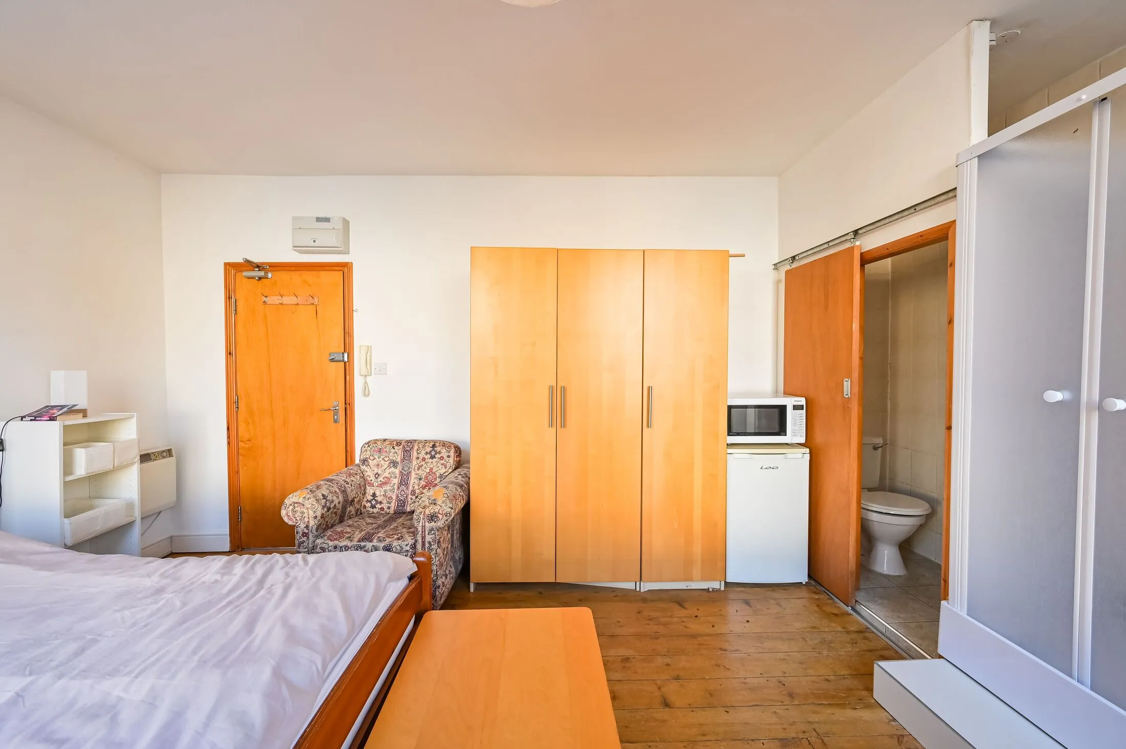 Flat Drayton Park in Greater London