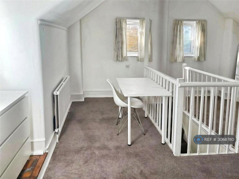 Room Brougham Road in Greater London
