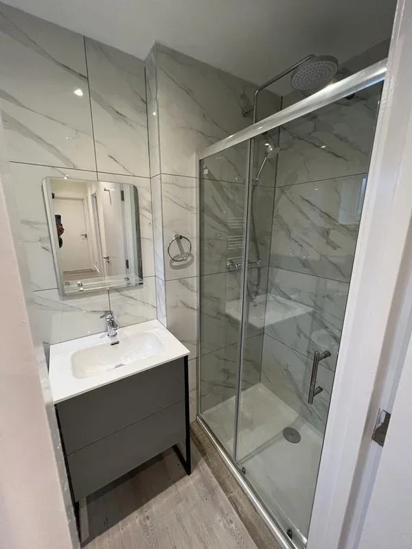 Room Brook Walk in Greater London