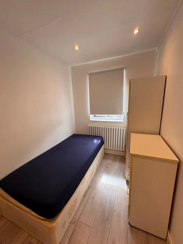 Room Brook Walk in Greater London
