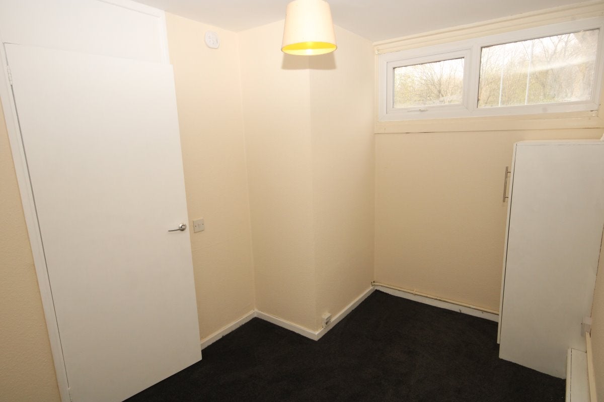 Flat Whitchurch Way in Runcorn