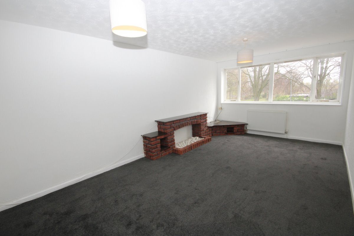 Flat Whitchurch Way in Runcorn
