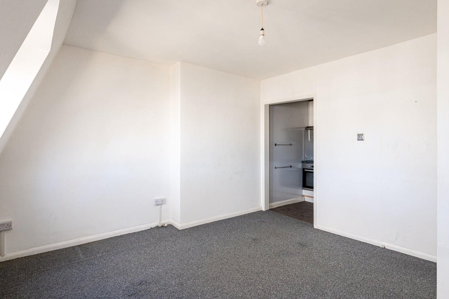Flat Sinclair Road in Greater London