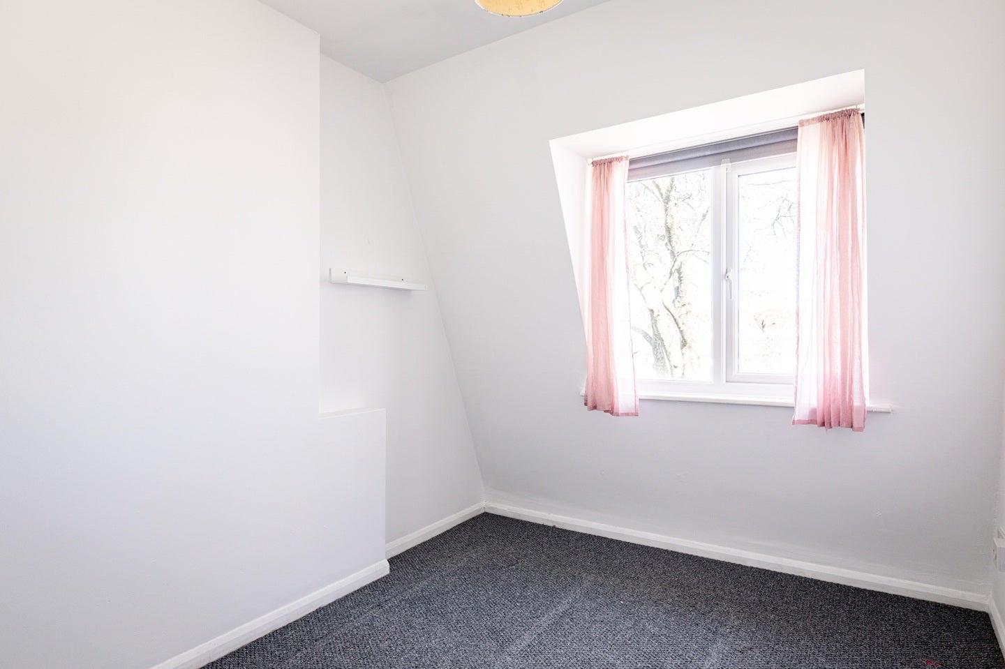 Flat Sinclair Road in Greater London