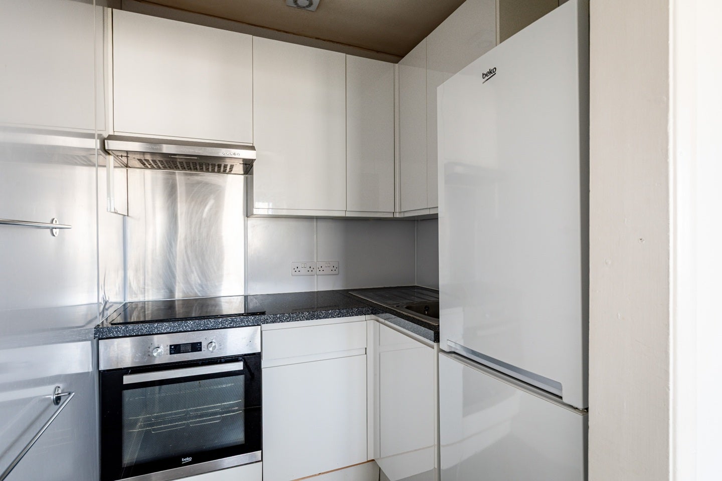 Flat Sinclair Road in Greater London