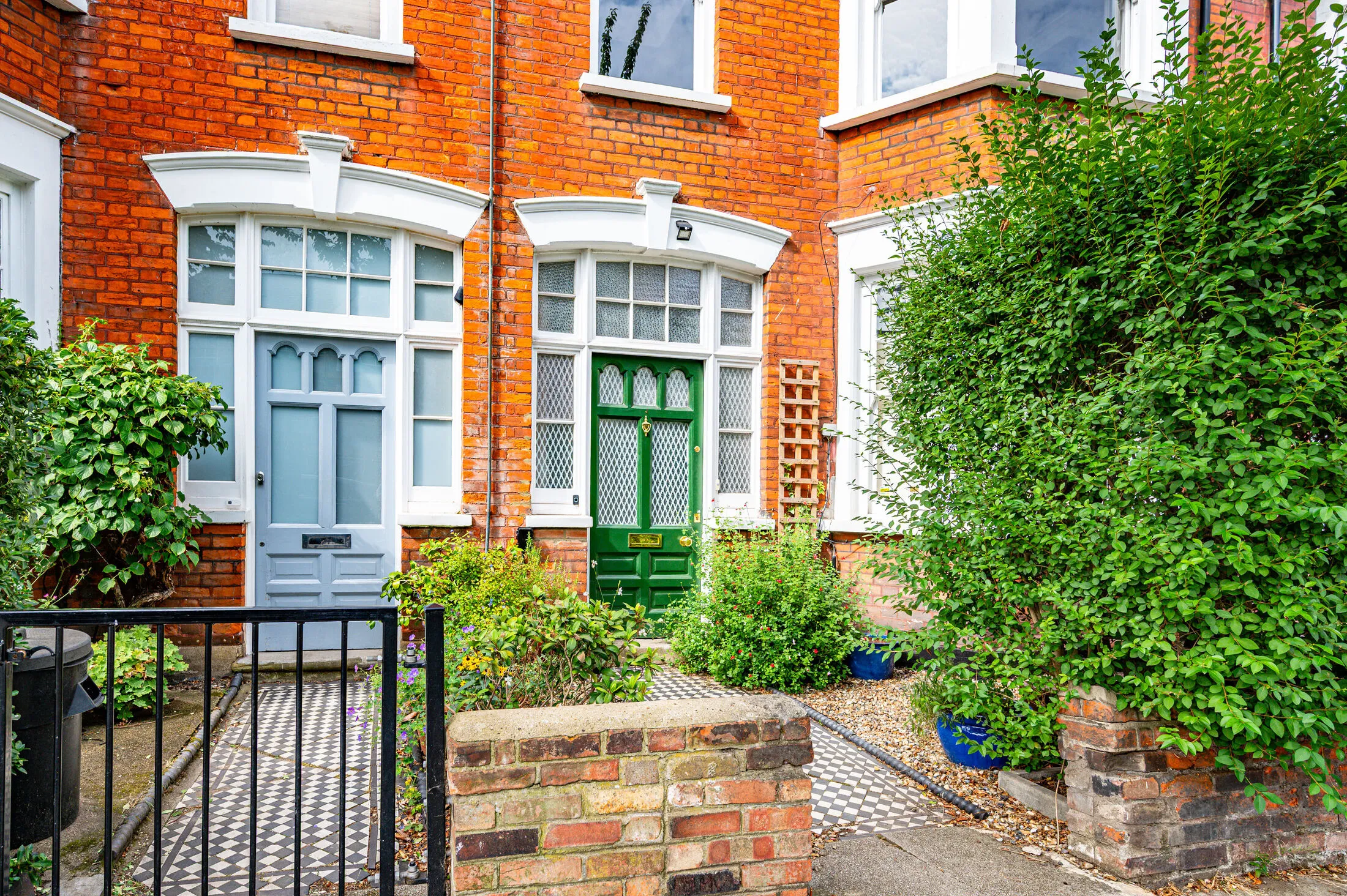 Flat Stock Orchard Crescent in Greater London