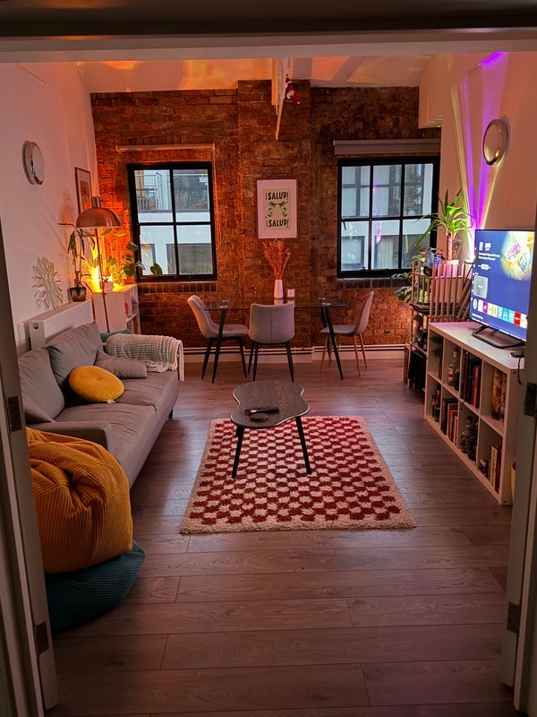 Room Tyssen Street in Greater London