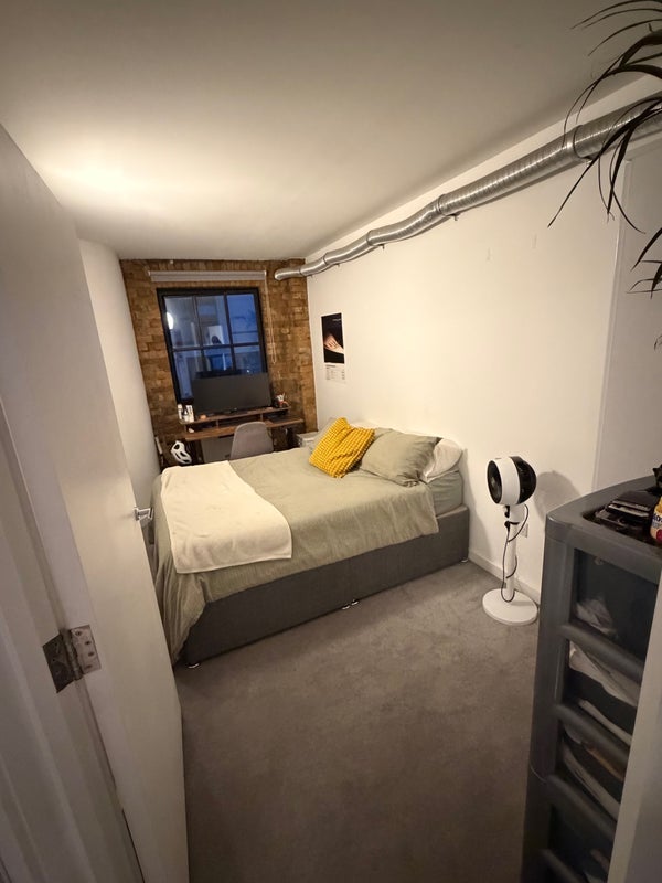 Room Tyssen Street in Greater London