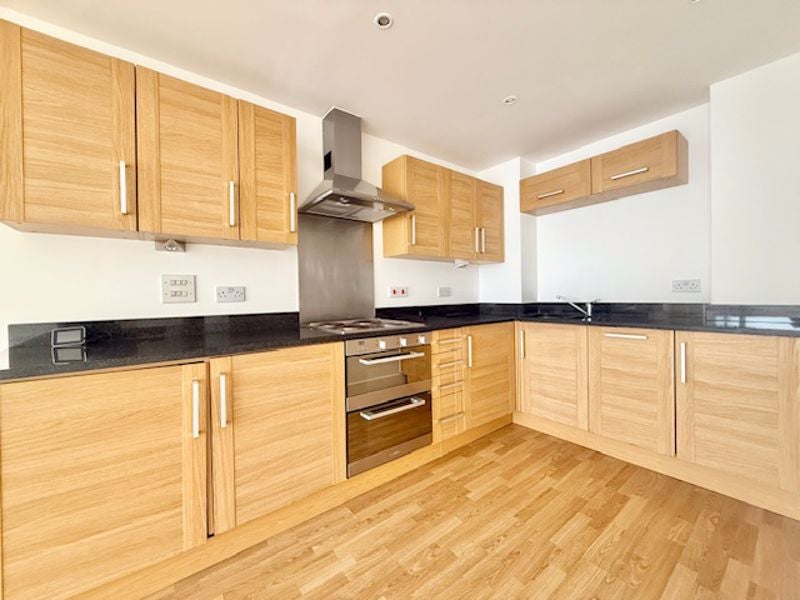 Flat Long Lane in Greater London