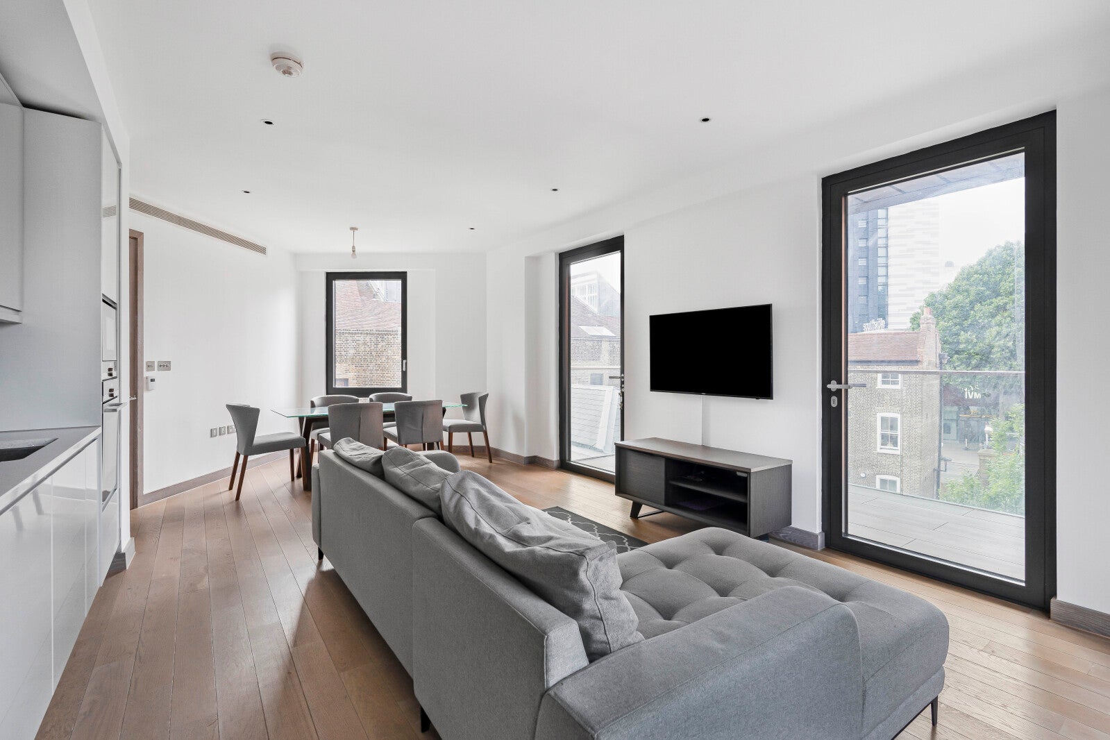 Flat Drapers Yard in Greater London