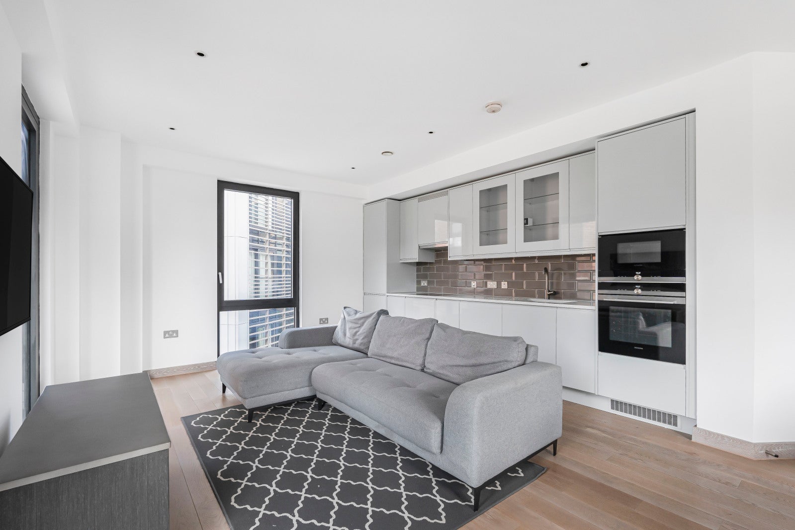 Flat Drapers Yard in Greater London