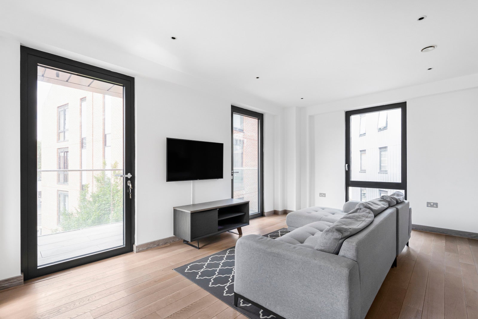 Flat Drapers Yard in Greater London