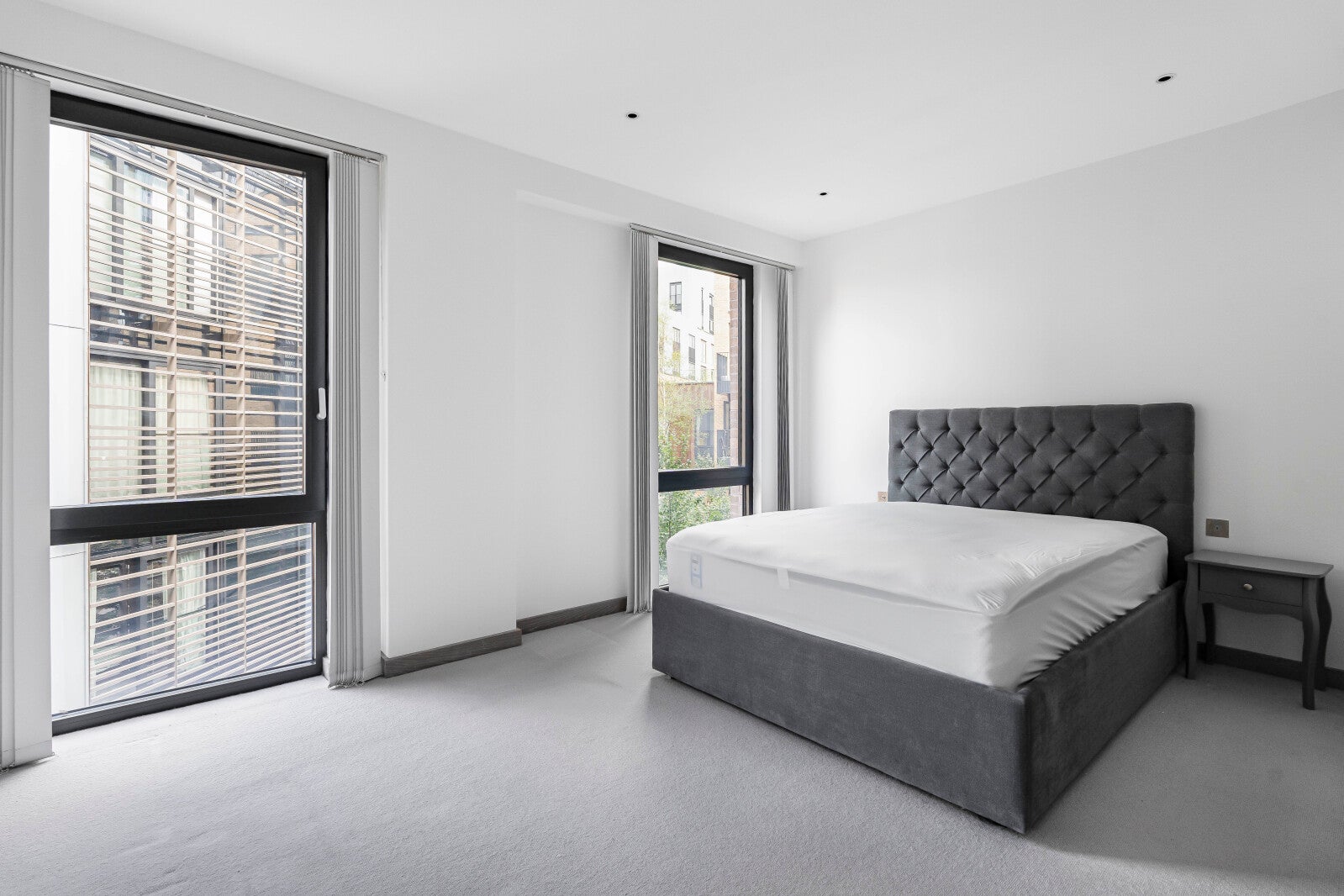 Flat Drapers Yard in Greater London
