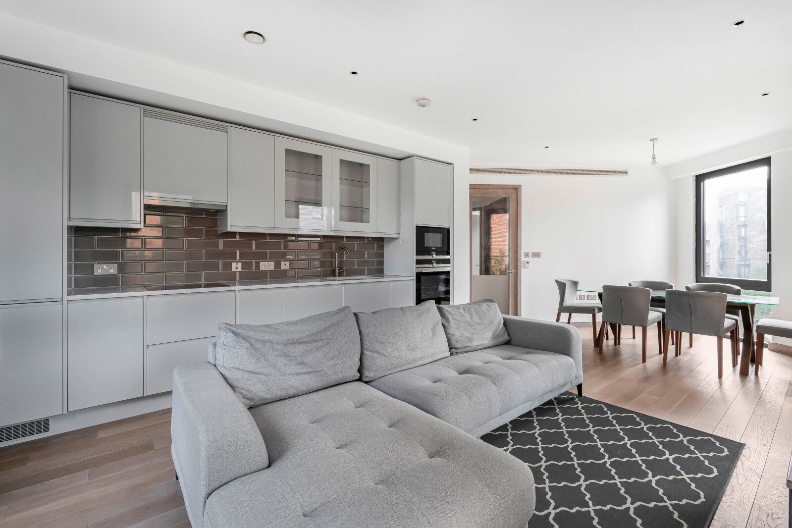 Flat Drapers Yard in Greater London