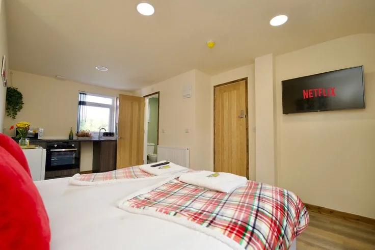 Flat Courtaulds Way in Coventry