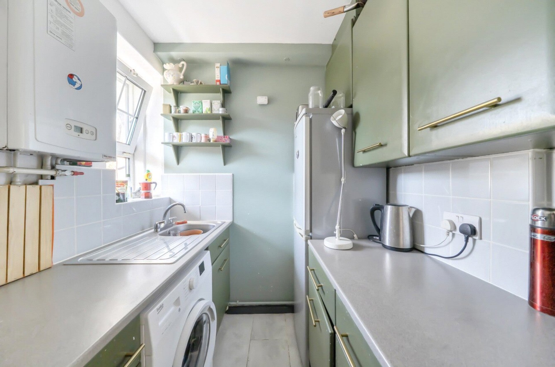 Flat Hazellville Road in Greater London