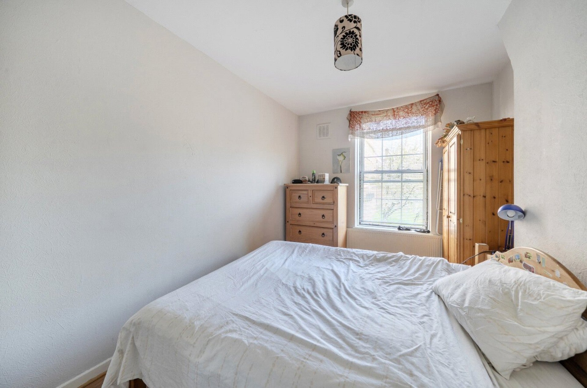 Flat Hazellville Road in Greater London
