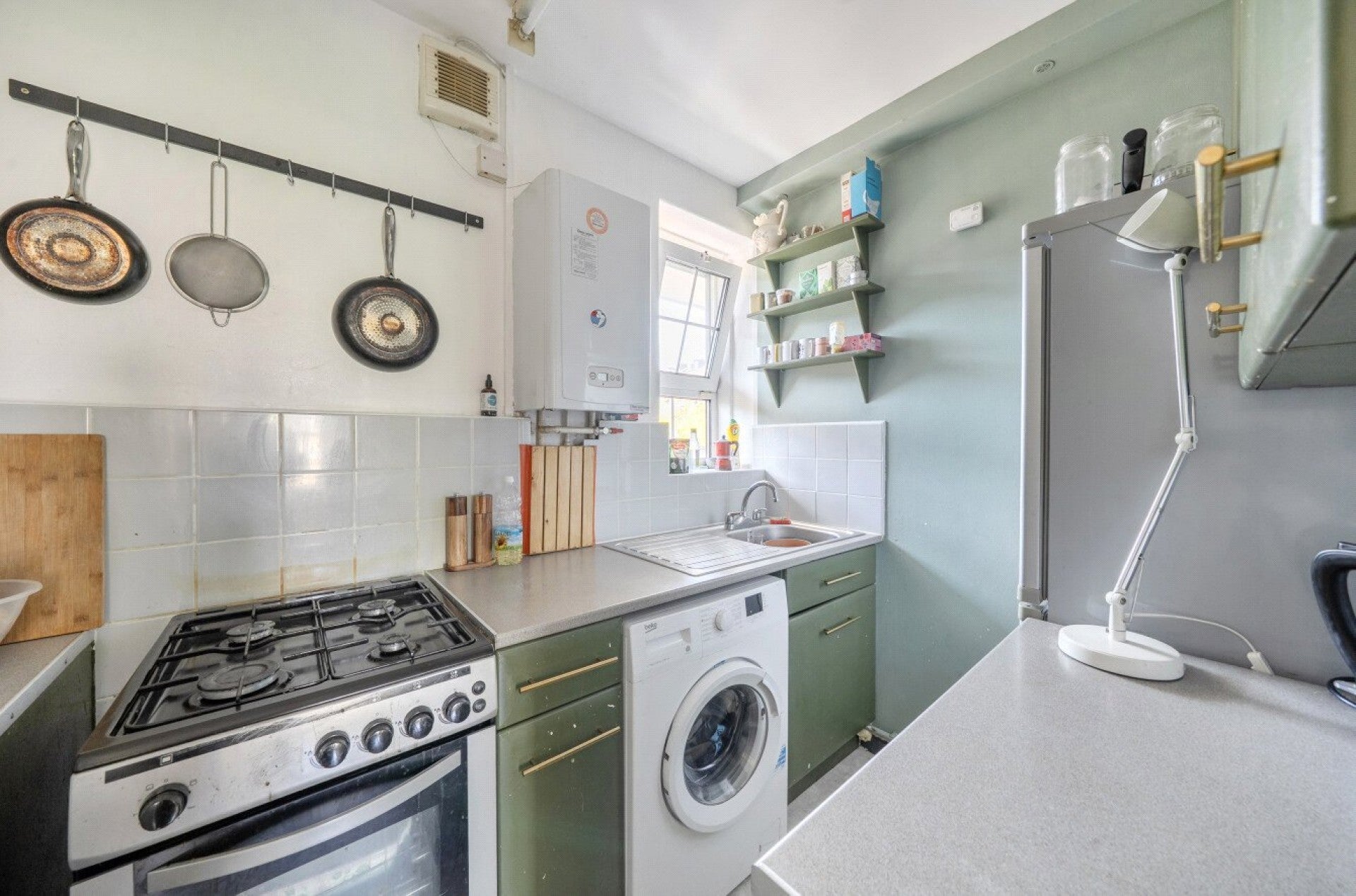 Flat Hazellville Road in Greater London