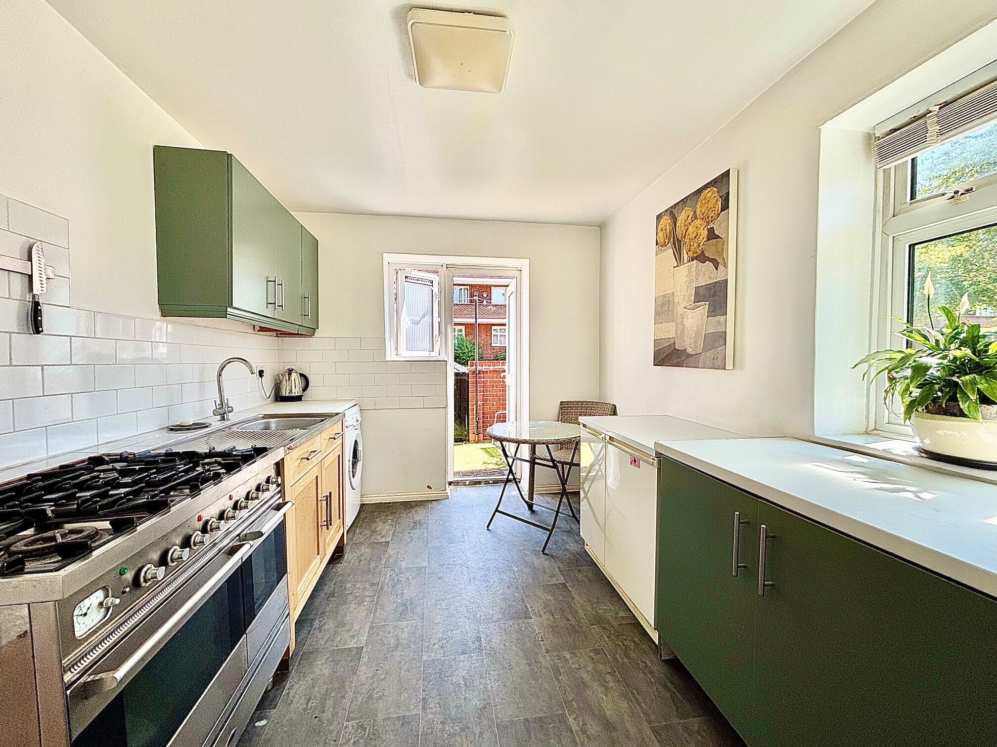 Flat Rivenhall Gardens in Greater London