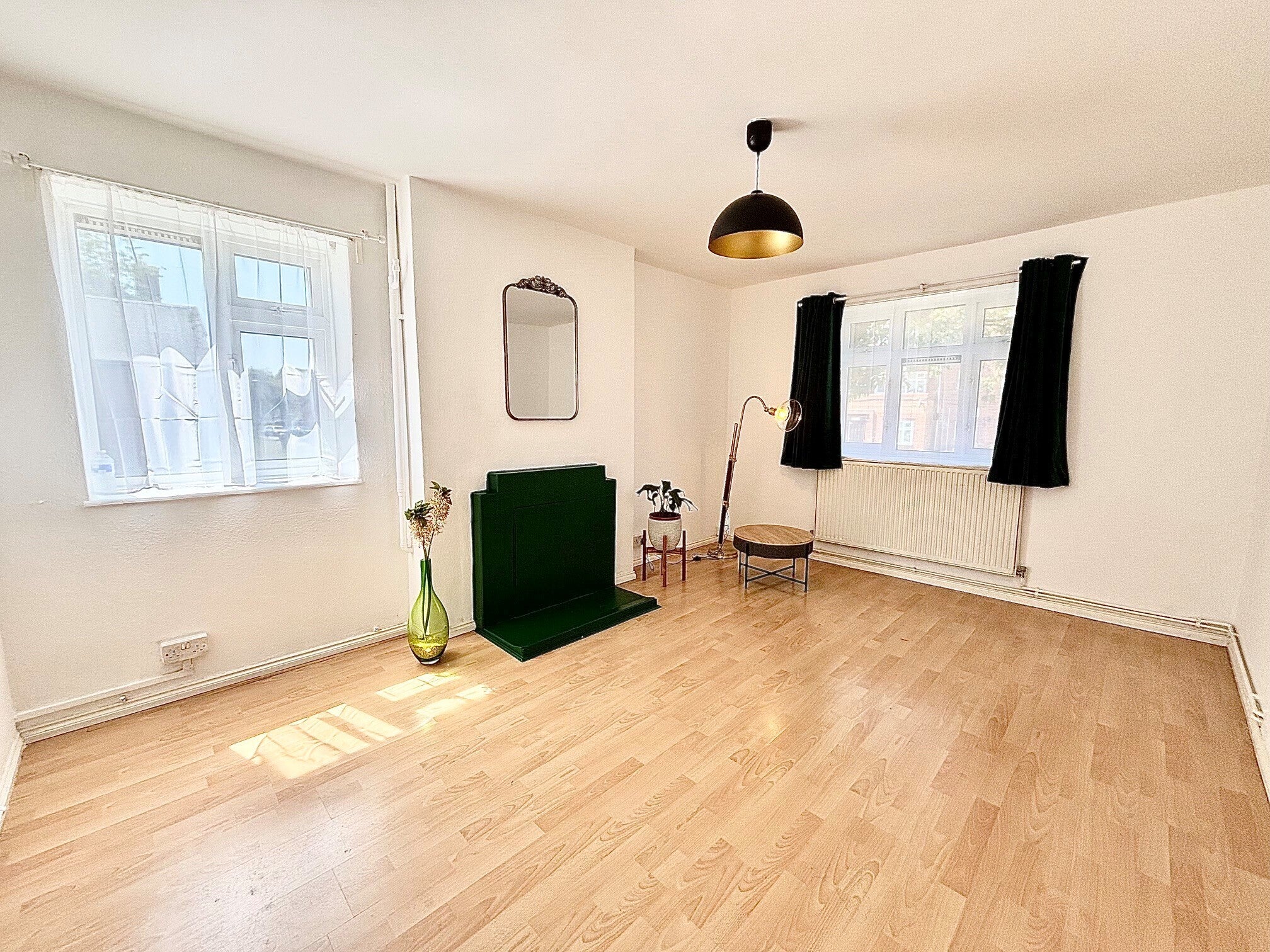 Flat Rivenhall Gardens in Greater London