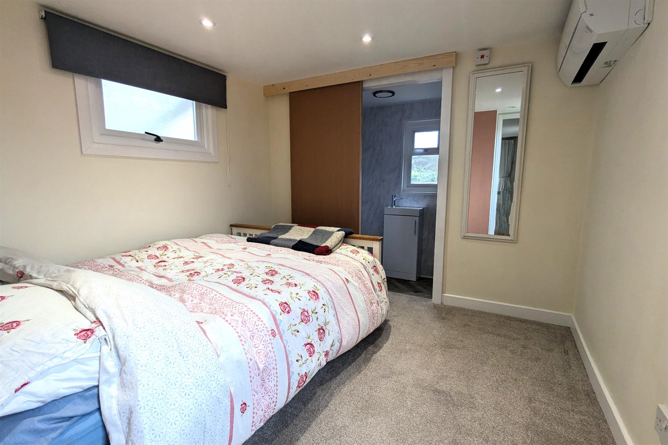 Room Greatbridge Road in Test Valley