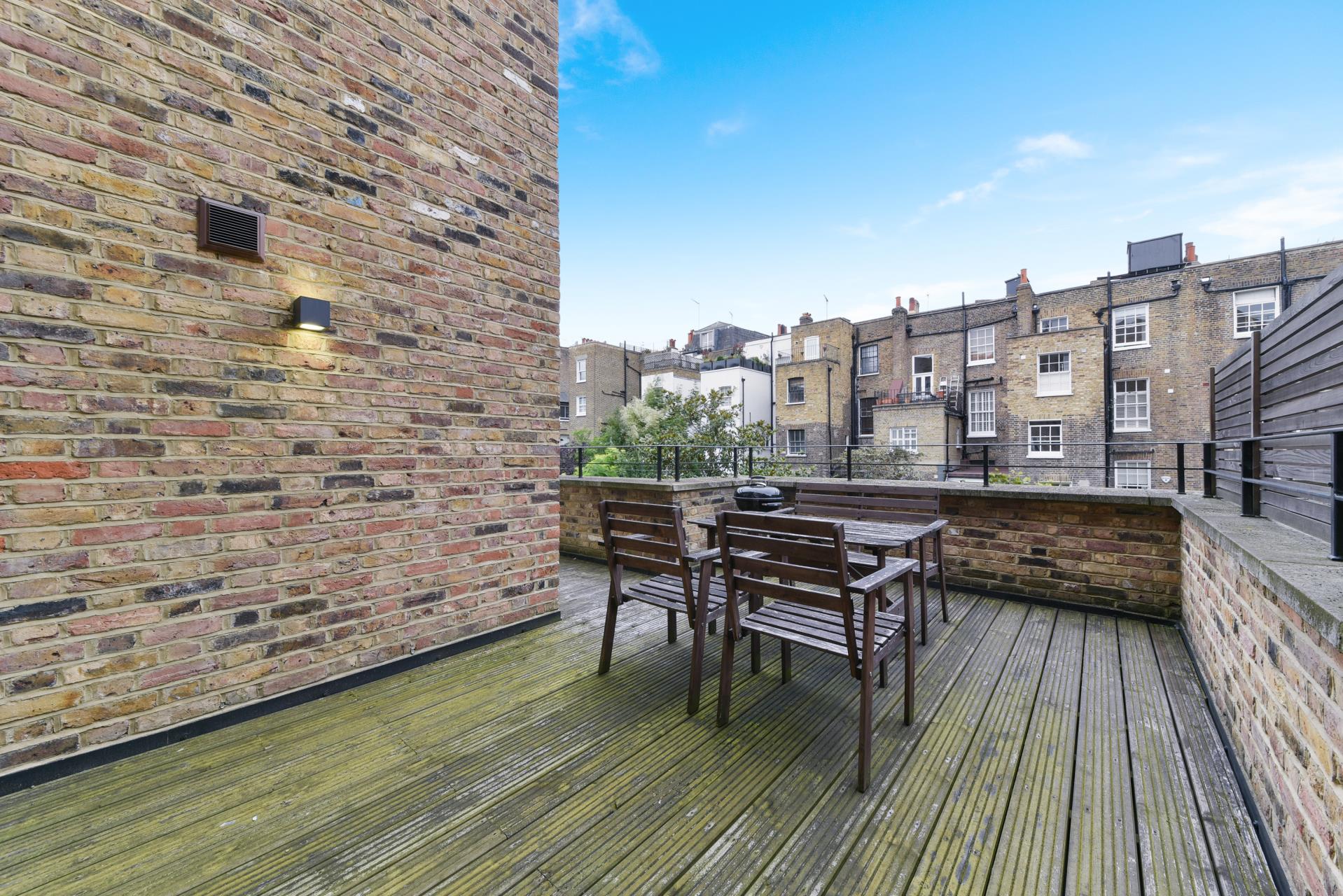Flat Cheyne Walk in Greater London
