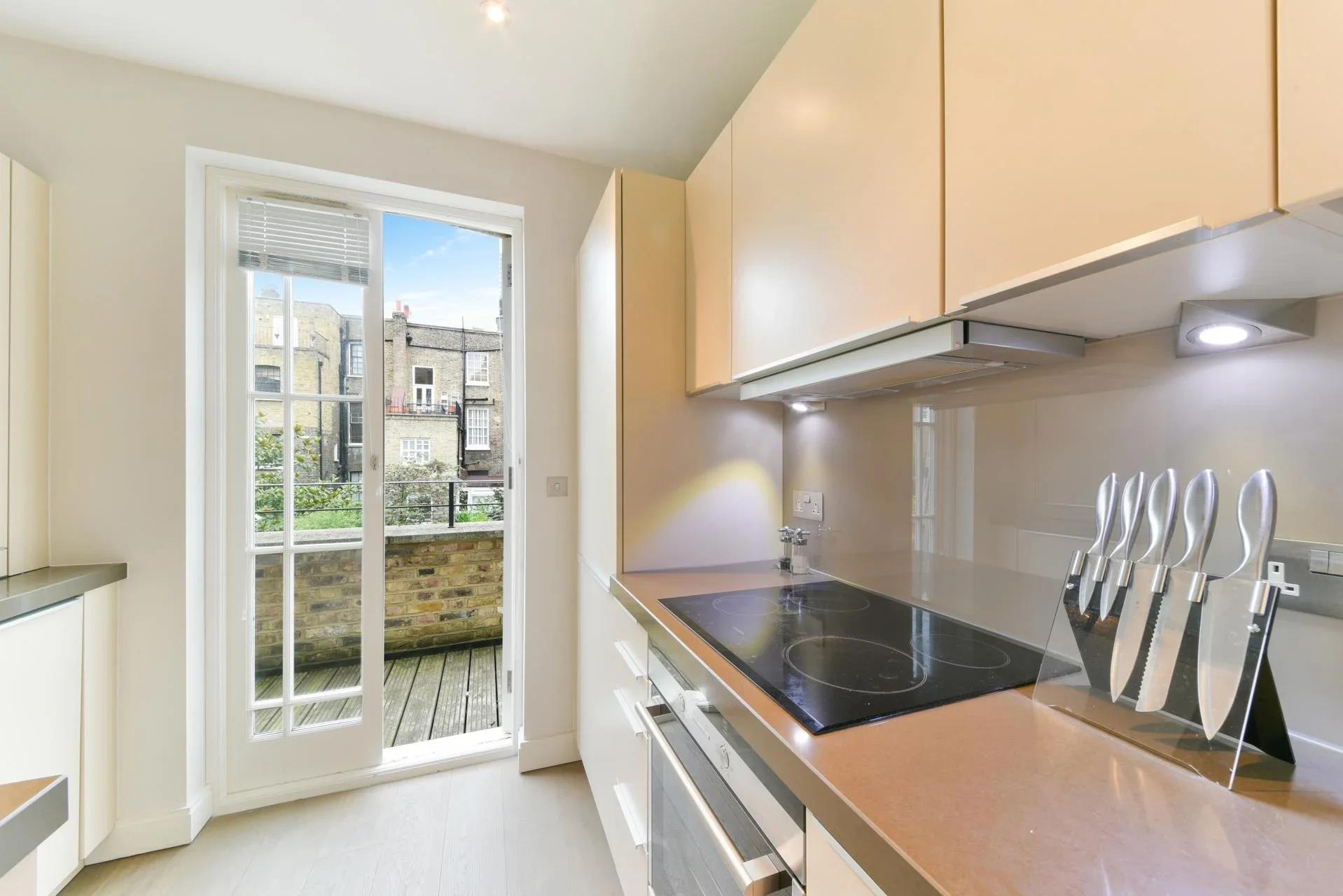 Flat Cheyne Walk in Greater London