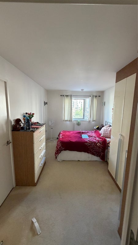 Room West Parkside in Greater London