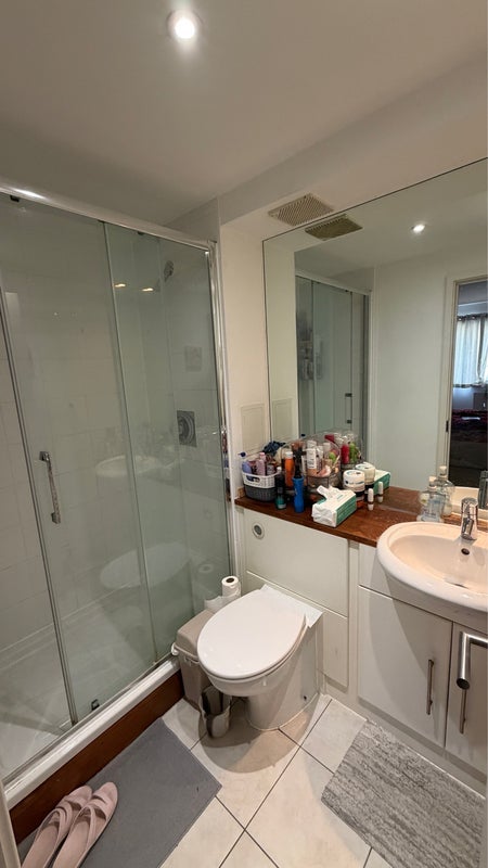 Room West Parkside in Greater London
