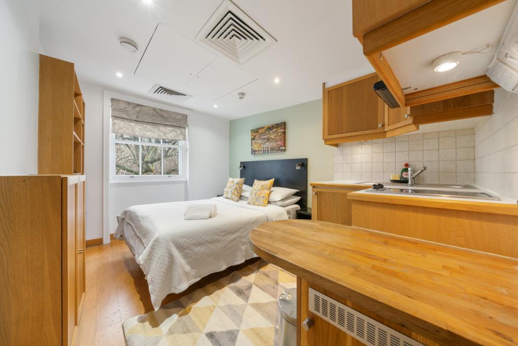 Flat Cartwright Gardens in Greater London