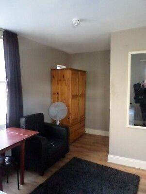 Flat North End Crescent in Greater London