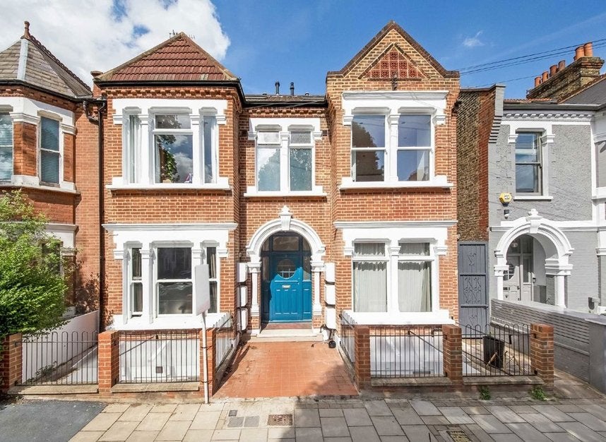 Flat Englewood Road in Greater London