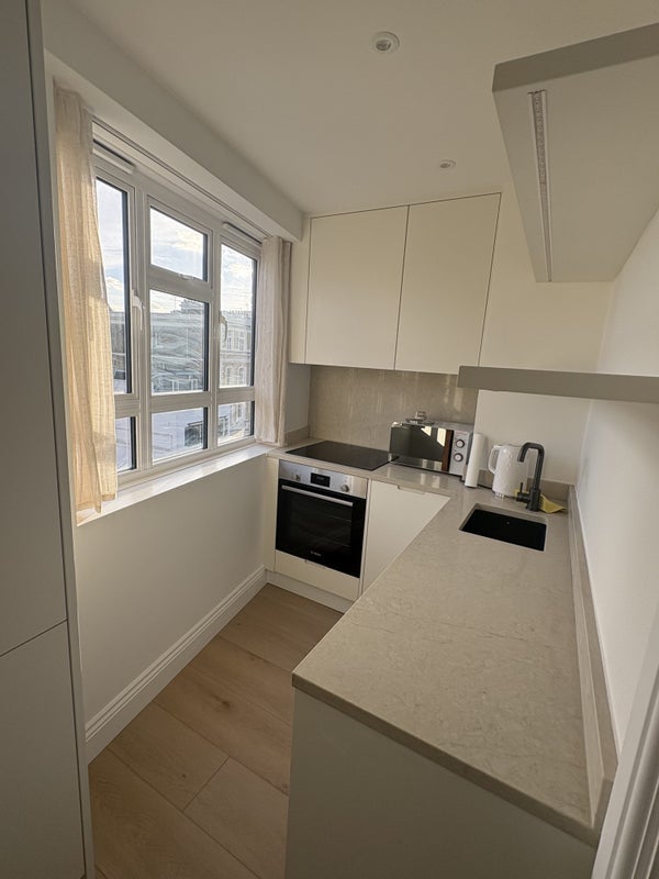 Flat Courtfield Gardens in Greater London
