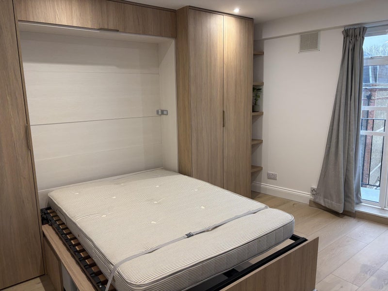 Flat Courtfield Gardens in Greater London